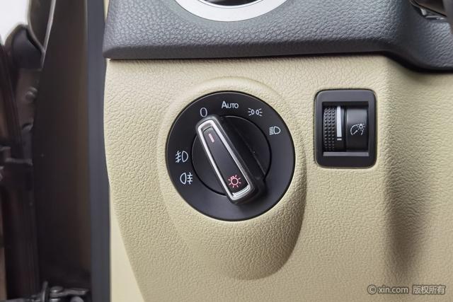 Volkswagen Tiguan 2015 2.0 TSI AT 4 WD — фото 15
