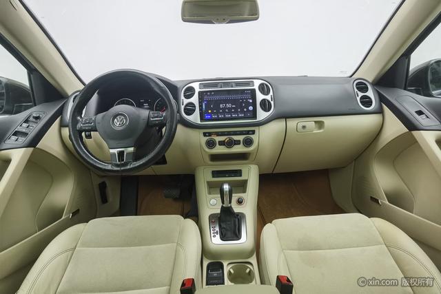 Volkswagen Tiguan 2015 2.0 TSI AT 4 WD — фото 12