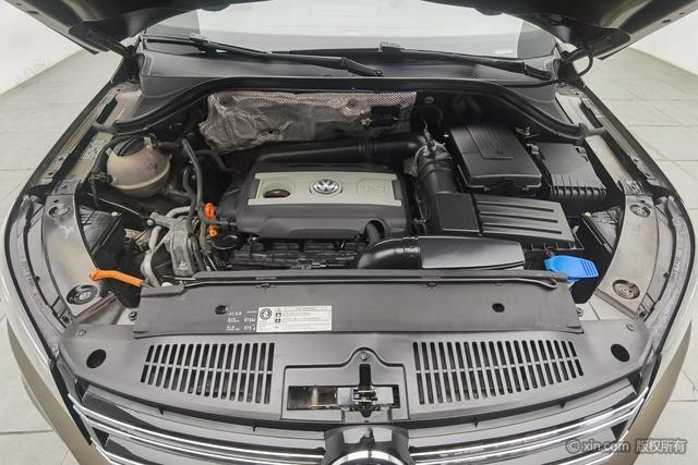Volkswagen Tiguan 2015 2.0 TSI AT 4 WD — фото 5