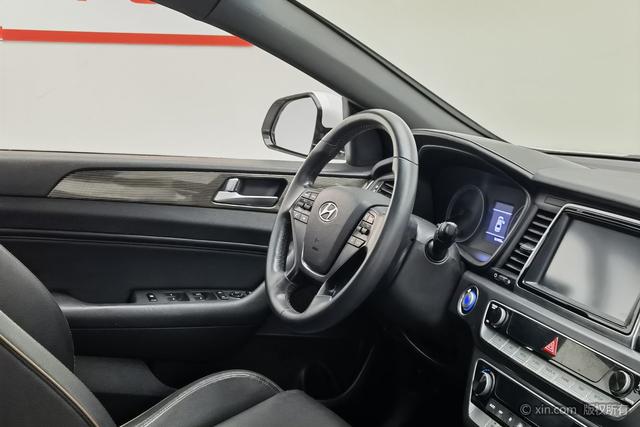 Hyundai Sonata 2018 1.6 T GLS V — фото 16