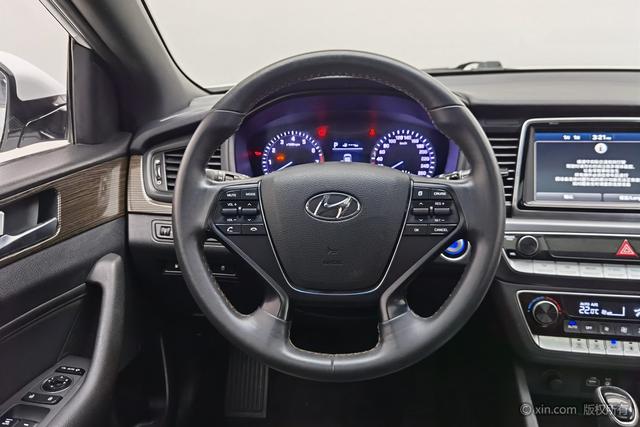 Hyundai Sonata 2018 1.6 T GLS V — фото 13