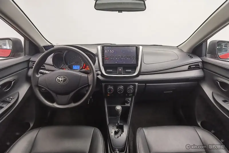 Toyota Yaris L — фото 8