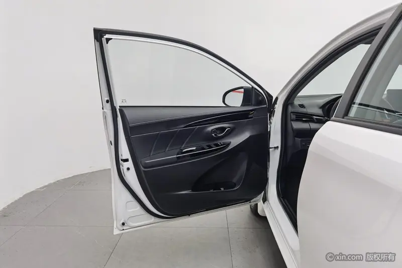 Toyota YARIS L 1.5 L CVT Premium — фото 16