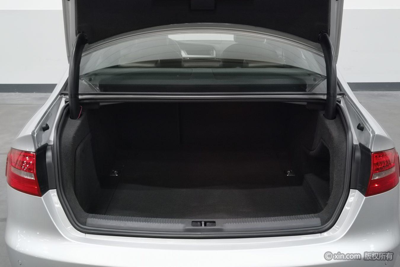 Audi A4L 2015 35 TFSI АКПП Комфорт