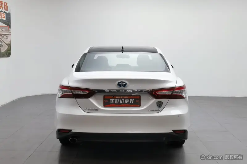 Toyota Camry — фото 3