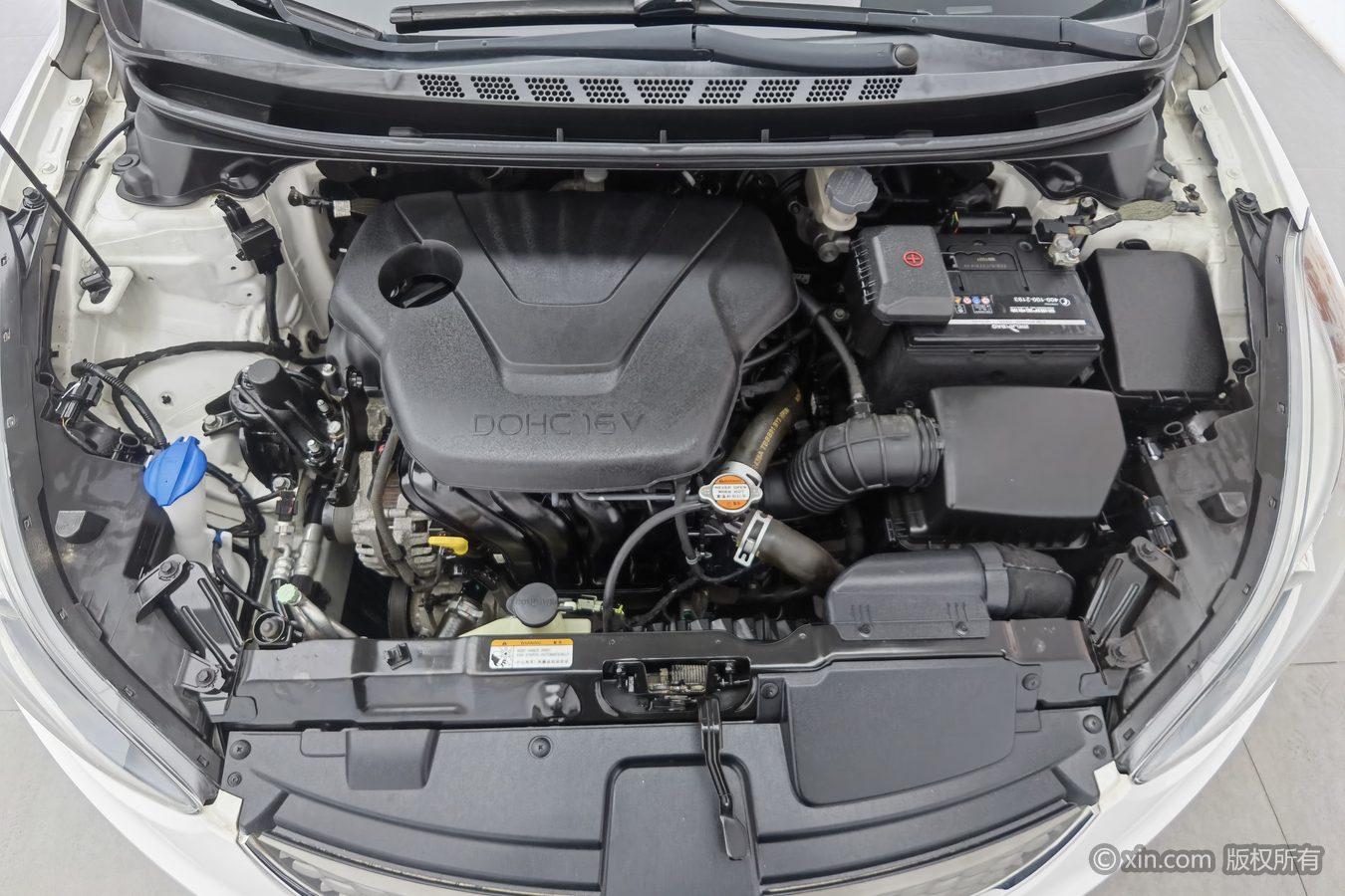 Hyundai Elantra 2016 1.6L MT Luxury
