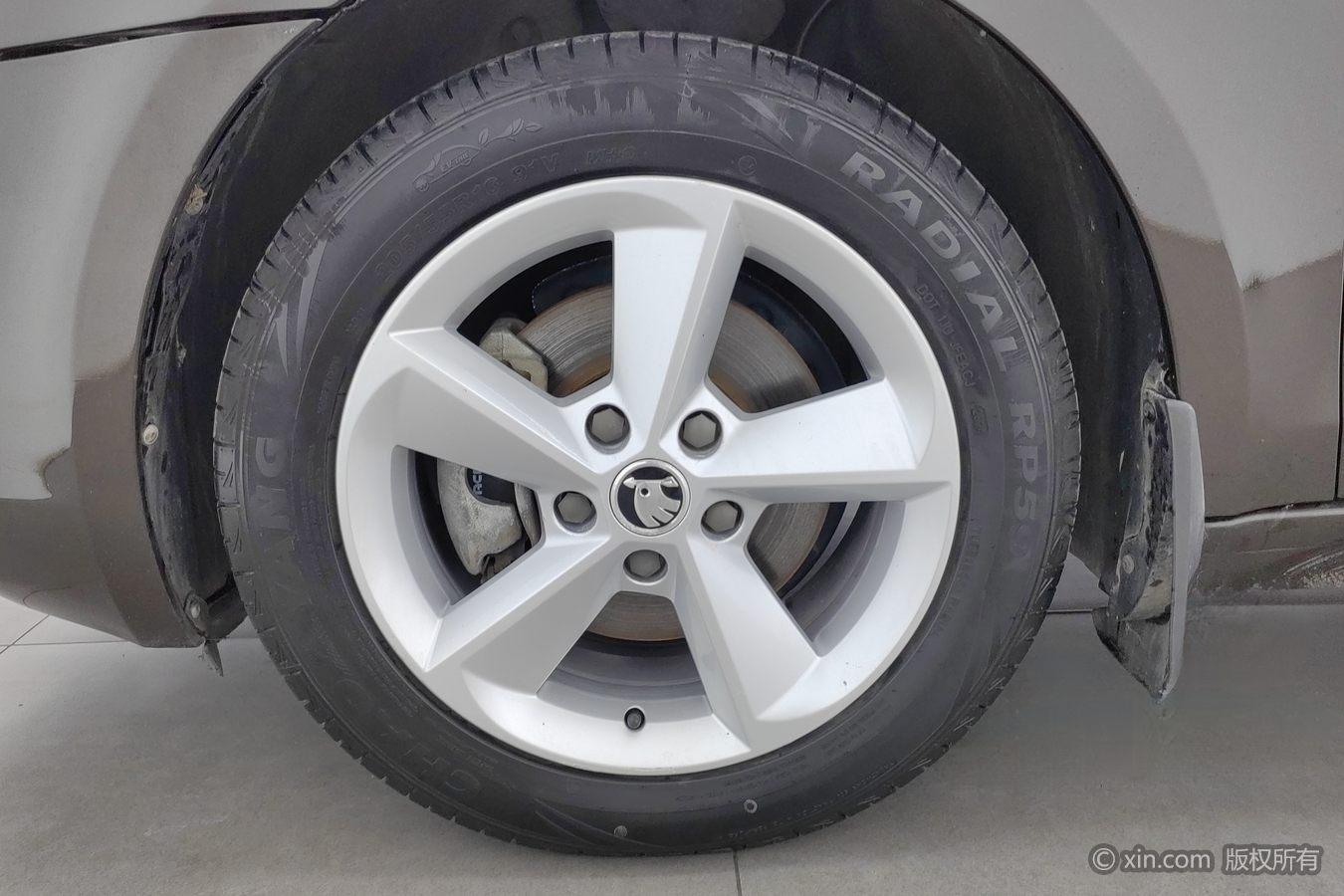 Skoda Octavia 2015 1.6L MT