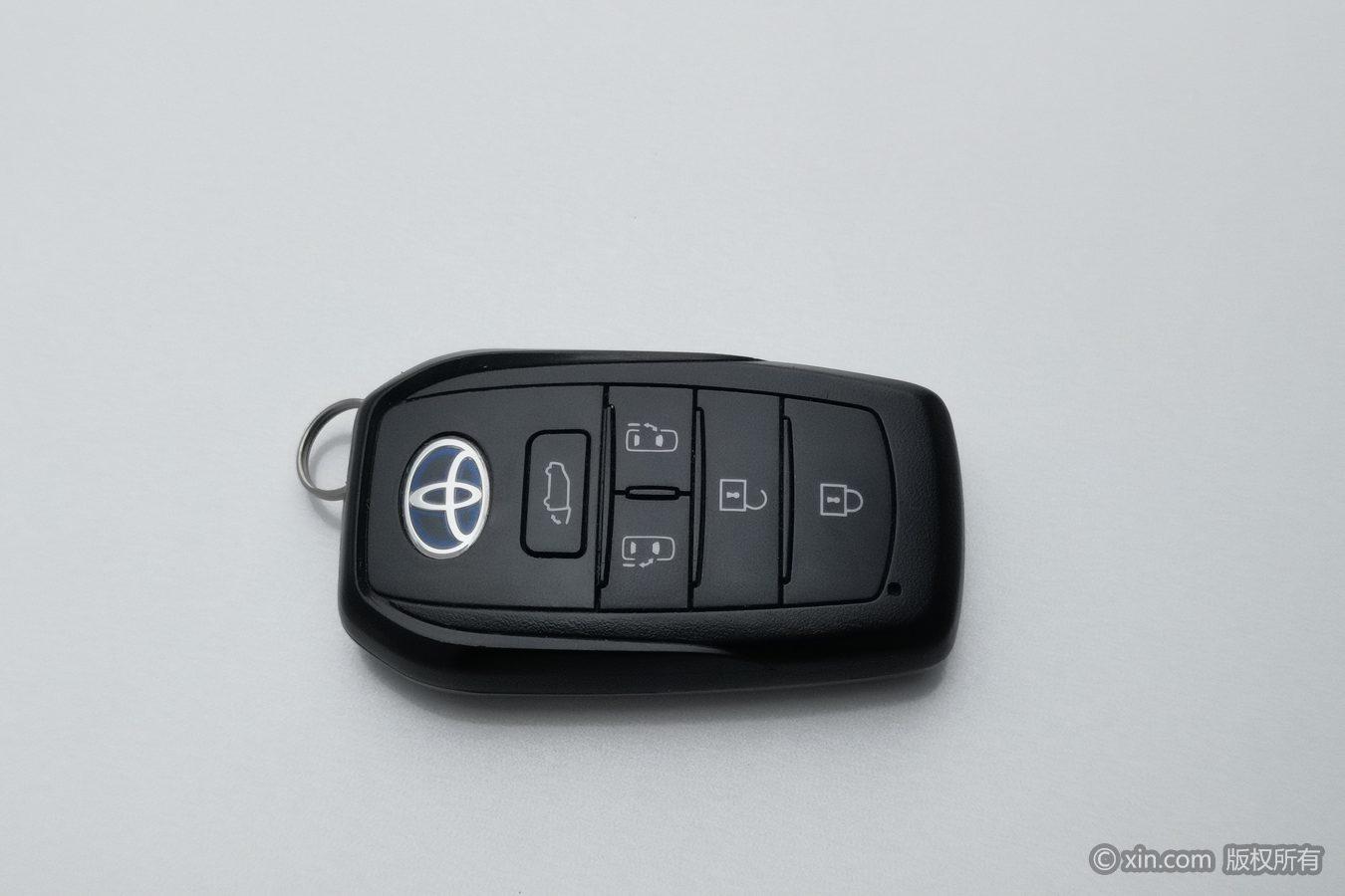 Toyota Saina 2021 Белый из Китая