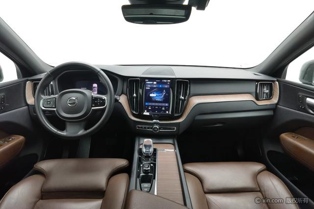 Volvo XC60 2022 B 5 4 WD — фото 13