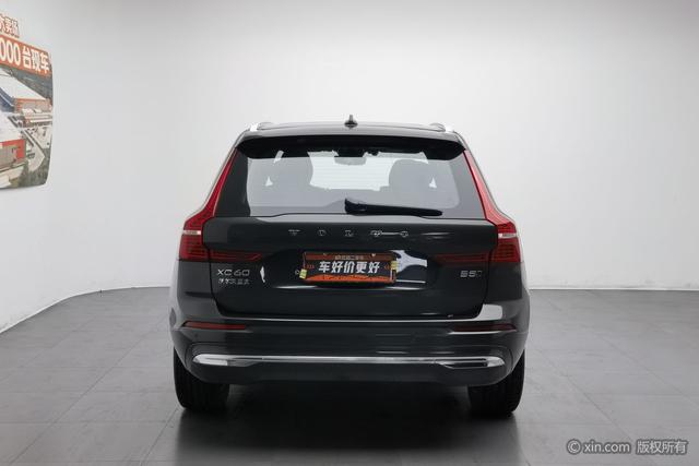 Volvo XC60 2022 B 5 4 WD — фото 3