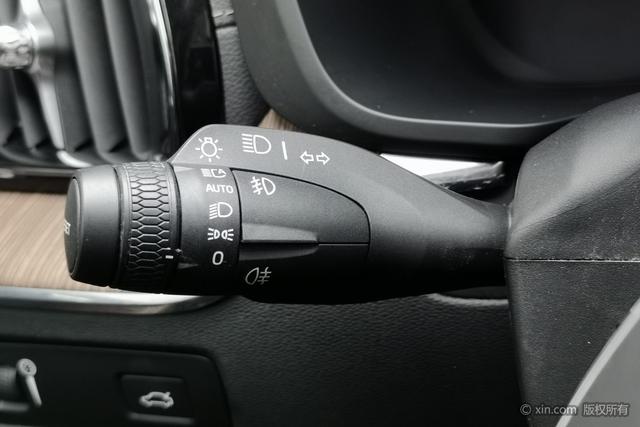 Volvo XC60 2022 B 5 4 WD — фото 16
