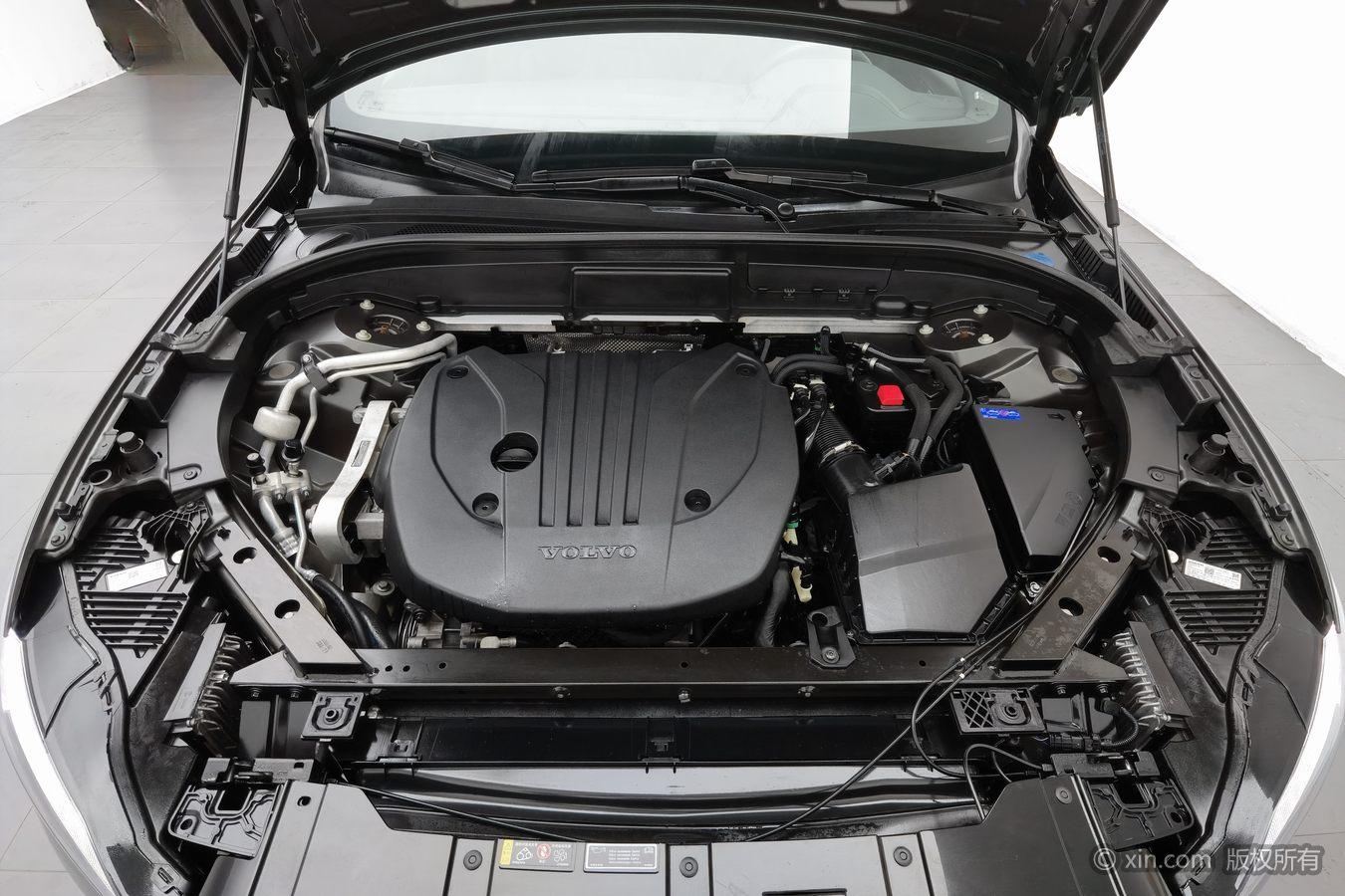 Volvo XC60 2022 B5 Luxury
