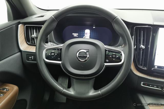 Volvo XC60 2022 B 5 4 WD — фото 14