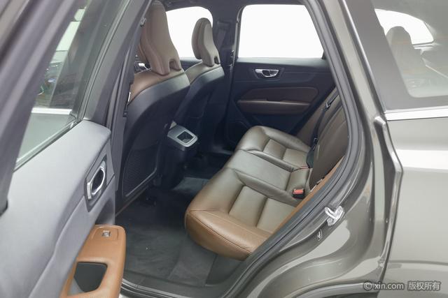 Volvo XC60 2022 B 5 4 WD — фото 19