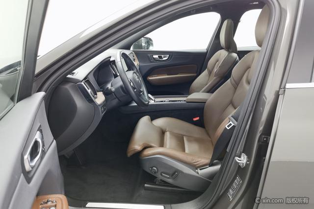 Volvo XC60 2022 B 5 4 WD — фото 17