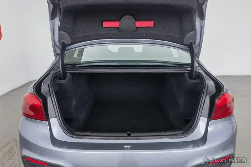 BMW 5 Series — фото 18