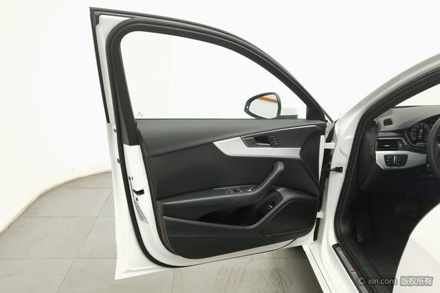 Audi A4L 2022 Белый из Китая, фото 2