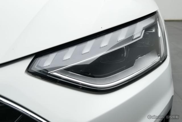 Audi A4L 2022 Белый из Китая, фото 4