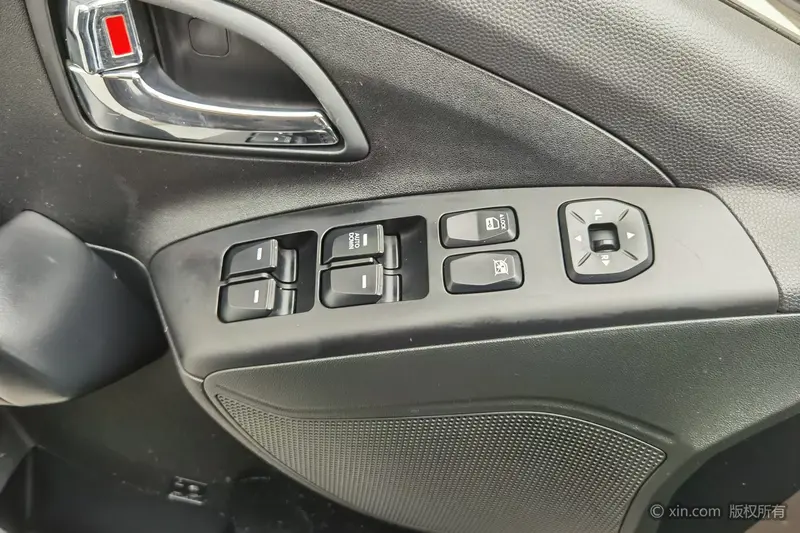Hyundai ix35 — фото 16