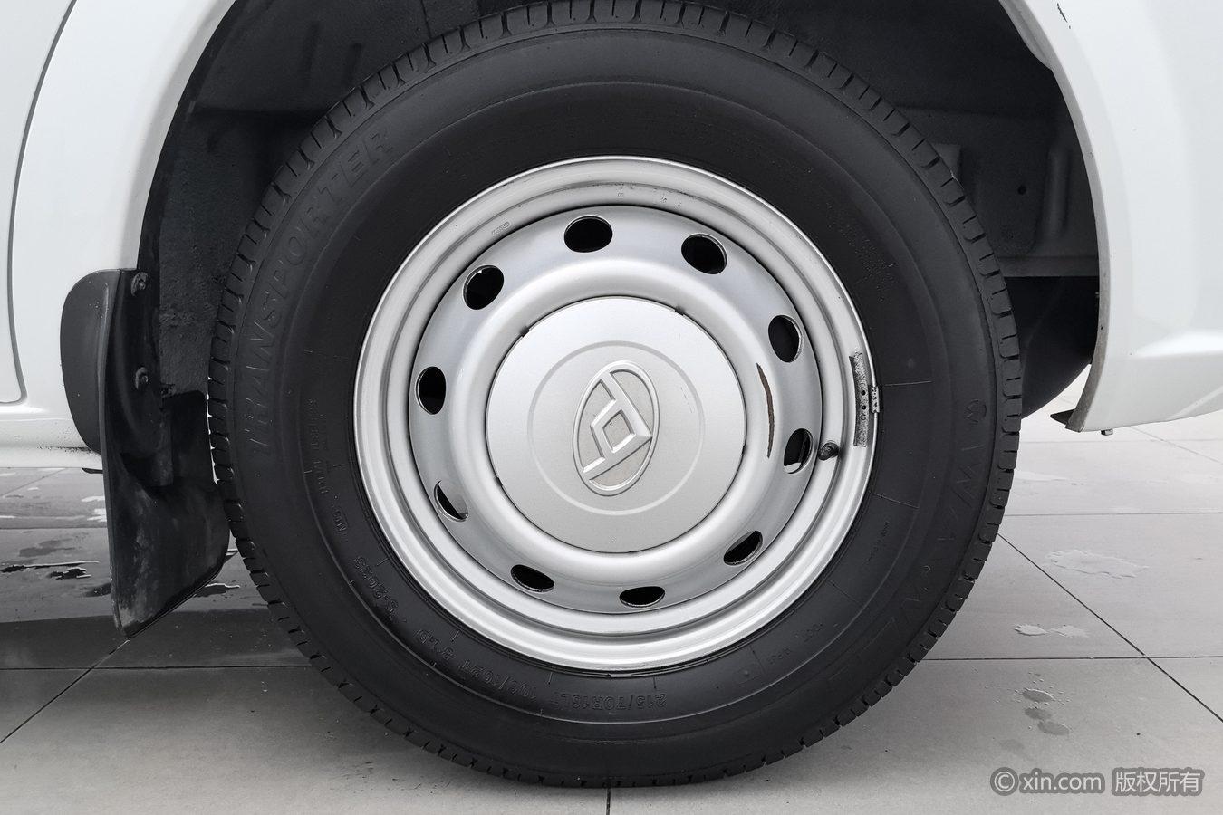 Maxus V80 2023 2.0T MT 3 мест