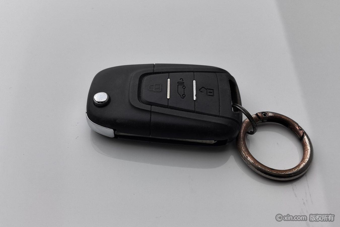 Maxus V80 2023 2.0T MT 3 мест