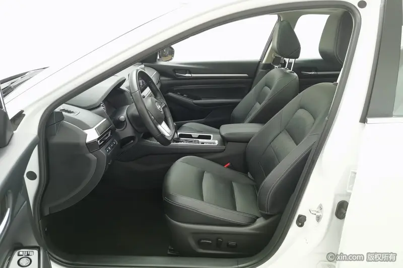 Nissan Teana 2.0 L XL-TLS — фото 12
