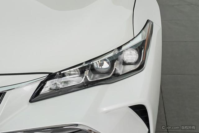 Toyota Avalon 2019 2.5 L VI — фото 7