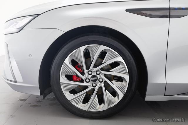 Lincoln Z 2024 2.0 T 2 WD Hybrid — фото 8