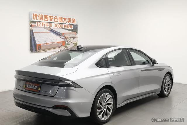 Lincoln Z 2024 2.0 T 2 WD Hybrid — фото 4