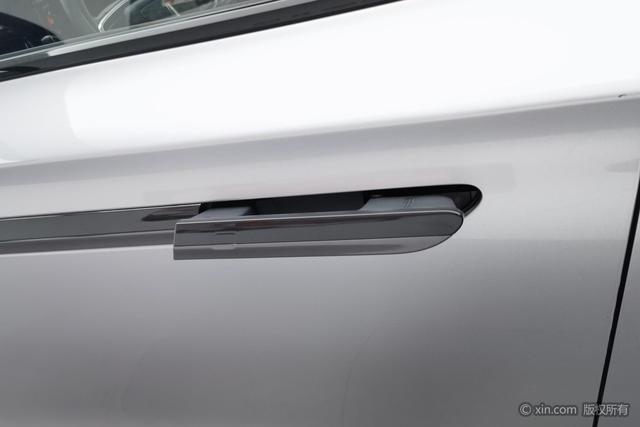 Lincoln Z 2024 2.0 T 2 WD Hybrid — фото 14