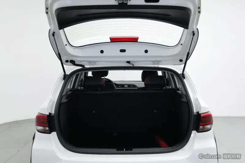 Kia KX CROSS 1.4 L AT GLS — фото 17