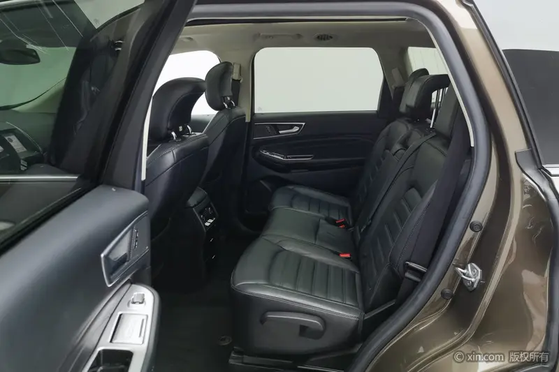 Ford Edge — фото 14