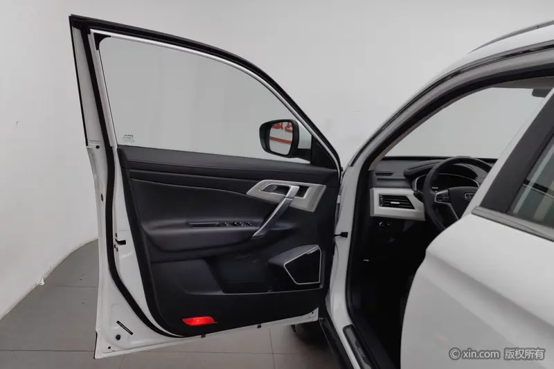 Geely Atlas (Boyue) — фото 15