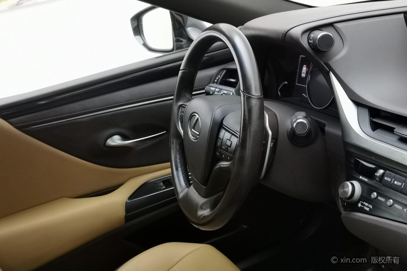 Lexus ES 2019 Темно-серый из Китая