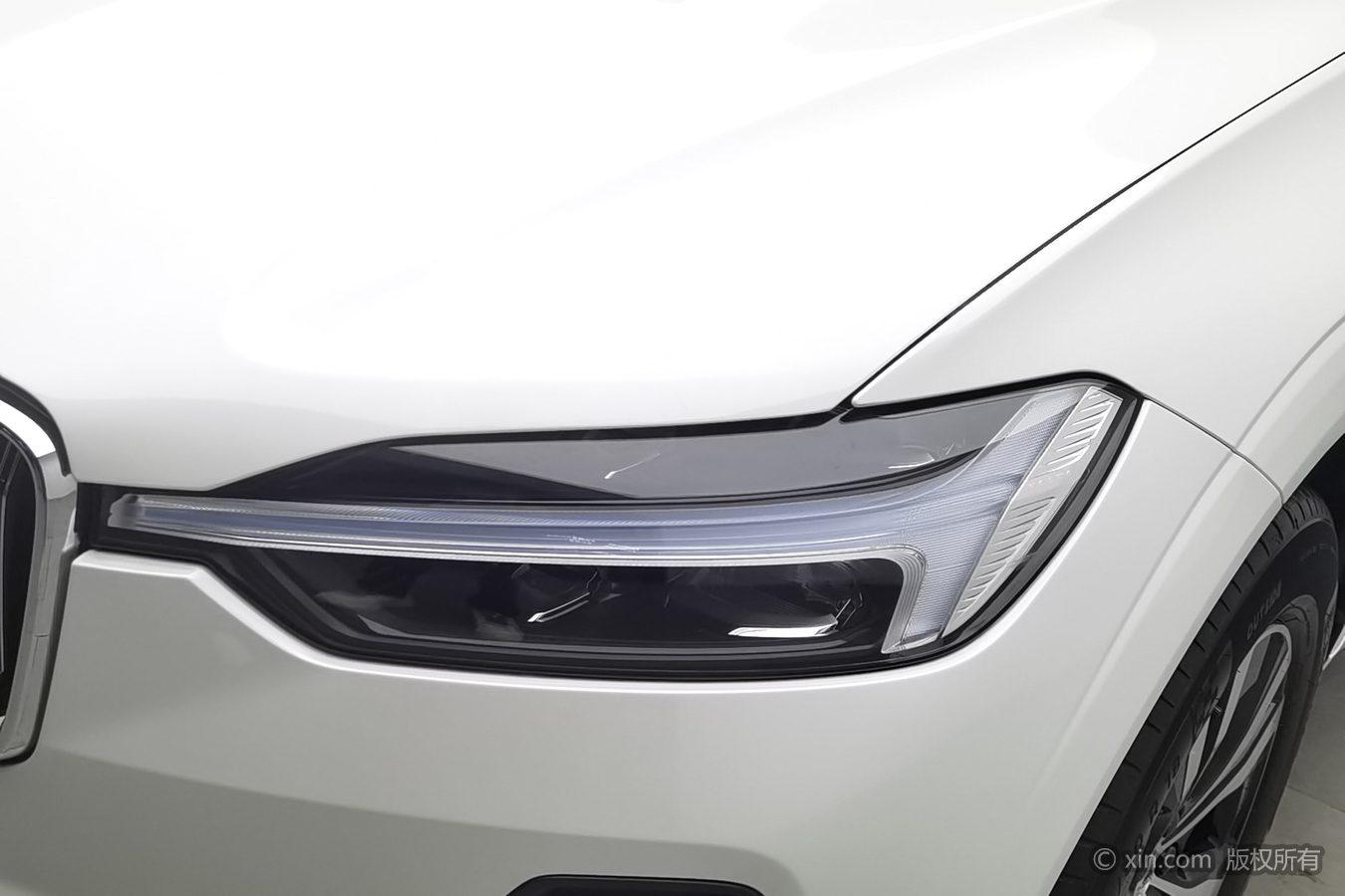 Volvo XC60 2025 B5 Luxury