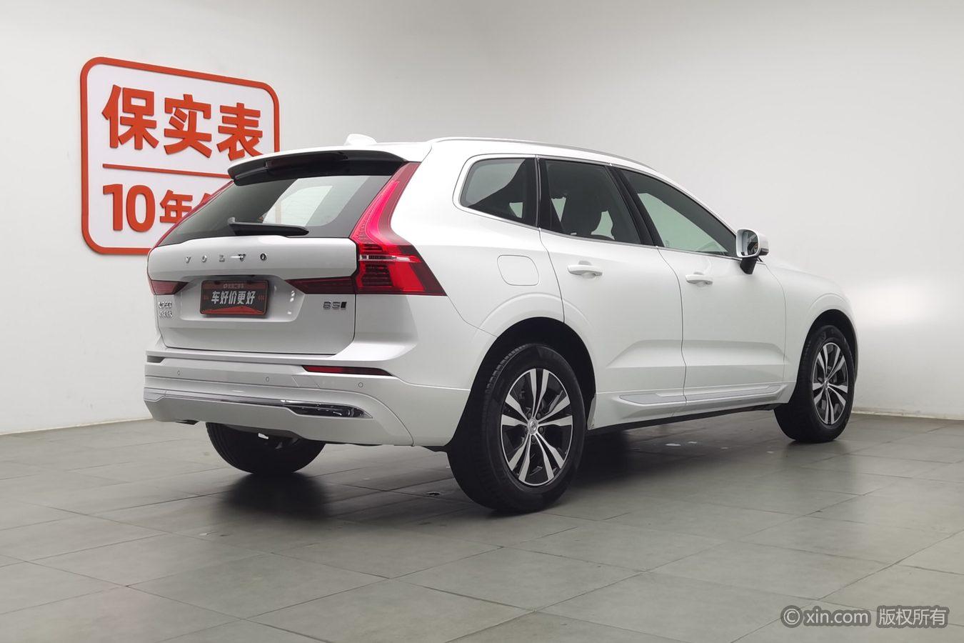 Volvo XC60 2025 B5 Luxury
