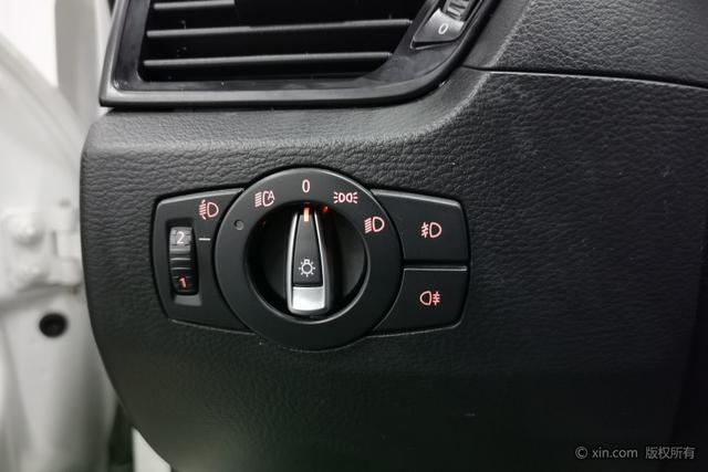 BMW X1 2015 s Drive 18i — фото 16