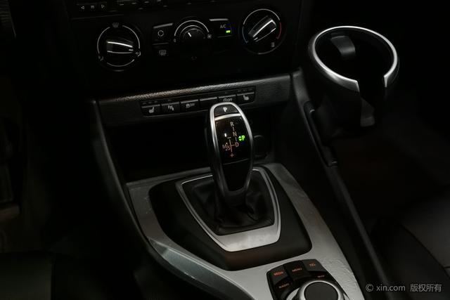 BMW X1 2015 s Drive 18i — фото 15