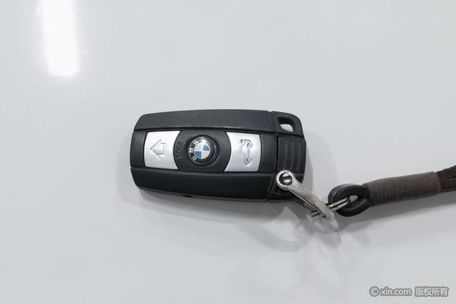 BMW X1 2015 s Drive 18i — фото 6