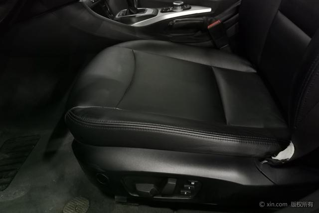 BMW X1 2015 s Drive 18i — фото 18