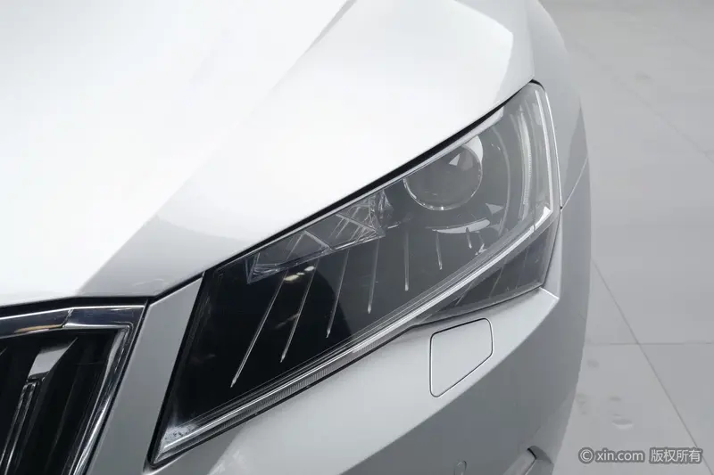 Skoda Superb — фото 5