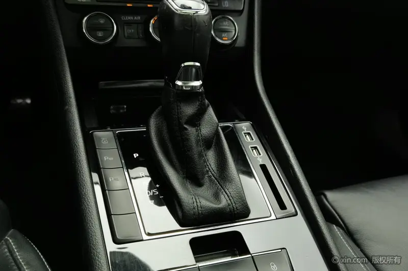 Skoda Superb — фото 10