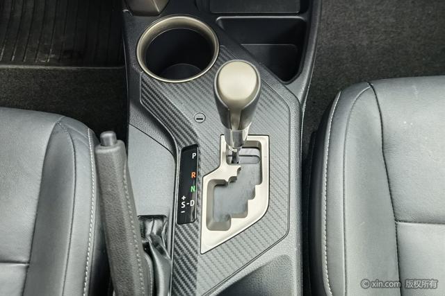 Toyota RAV4 2015 2.5 L AT 4 WD — фото 15