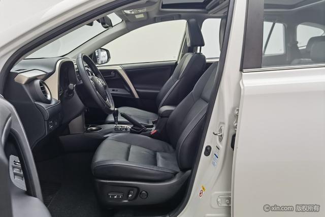 Toyota RAV4 2015 2.5 L AT 4 WD — фото 17