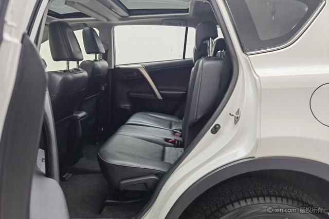 Toyota RAV4 2015 2.5 L AT 4 WD — фото 19