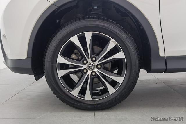 Toyota RAV4 2015 2.5 L AT 4 WD — фото 8