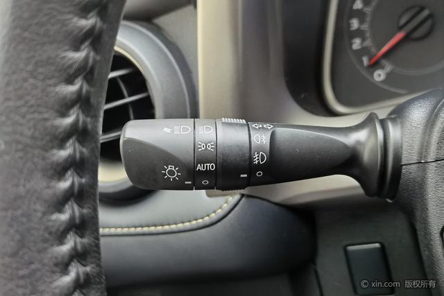 Toyota RAV4 2015 2.5 L AT 4 WD — фото 16