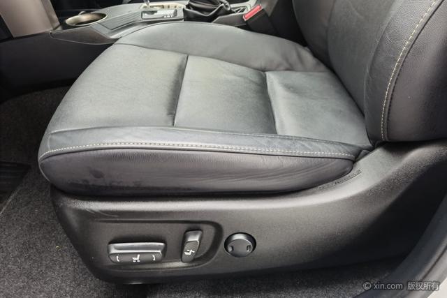 Toyota RAV4 2015 2.5 L AT 4 WD — фото 18