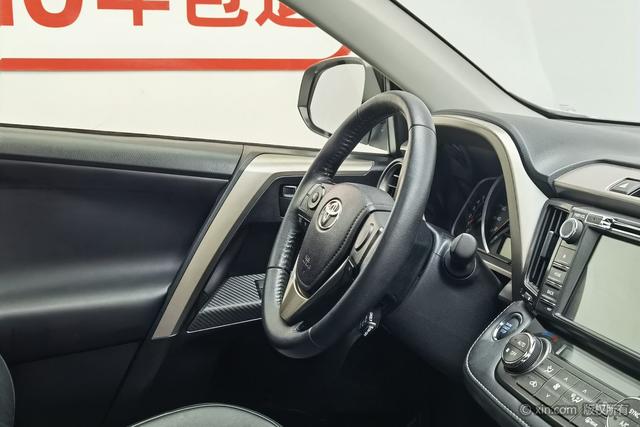 Toyota RAV4 2015 2.5 L AT 4 WD — фото 12