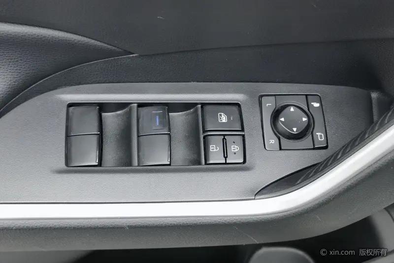 Toyota RAV4 — фото 17